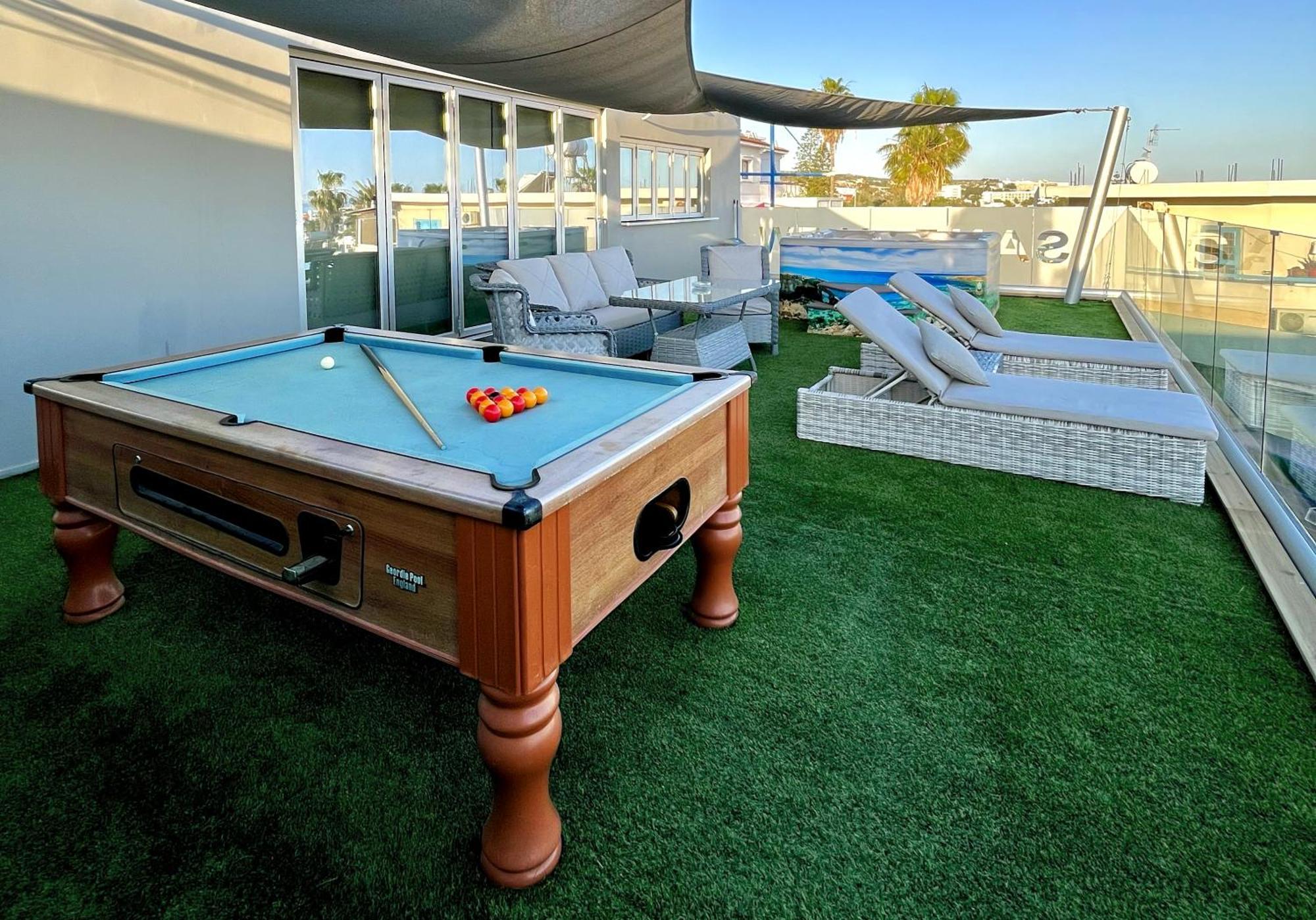 Sant Central Deluxe Apartments Ayia Napa Luaran gambar
